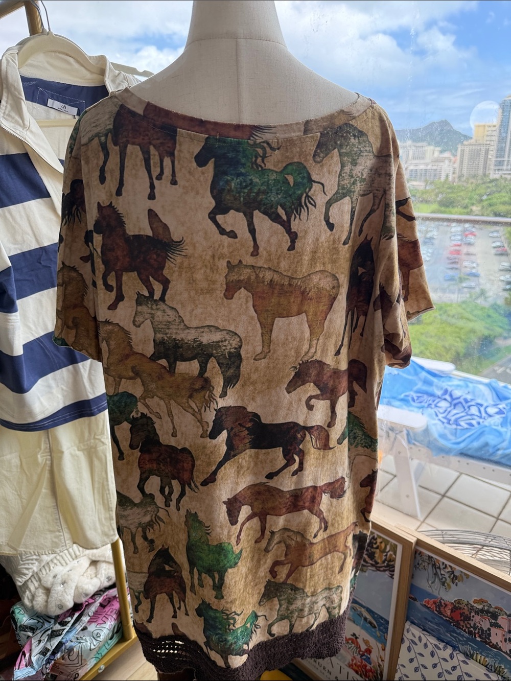 A Rare Bird Women's Brown Horse-Print Short Sleeve Tunic with Crochet Hem - Picture 3 of 5